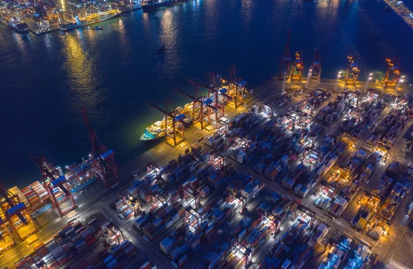 Top luchtfoto van container vrachtschip in de export en import — Stockfoto