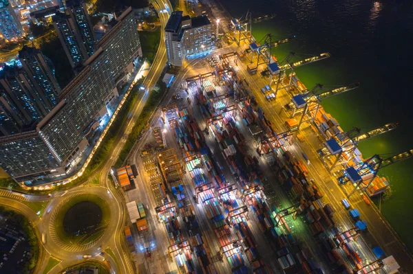 Vista superior aérea del buque de carga de contenedores en la exportación e importación — Foto de Stock