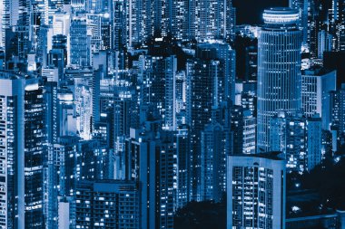 Ofis binalarının pencereleri geceleri aydınlatılır. Lighti