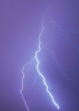 Gerçekçi yıldırım tasarım öğesi için izole. Elektrik. Na