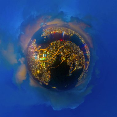 Küçük gezegen 360 derece küre kuşlar göz görünümü. Panoramik görünüm o