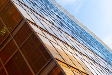 Altın bina. T modern ofis gökdelenler Windows cam