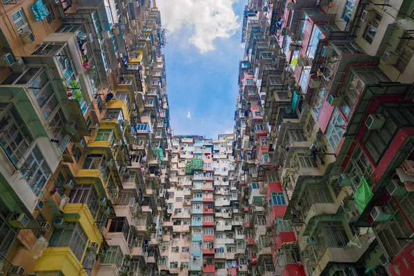 Yick fat Building, Quarry Bay, Hong Kongs centrum. Residential a — Stockfoto