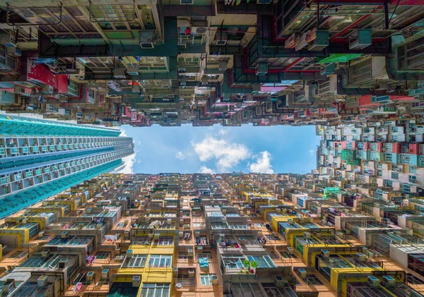 Yick fat Building, Quarry Bay, Hong Kongs centrum. Residential a — Stockfoto