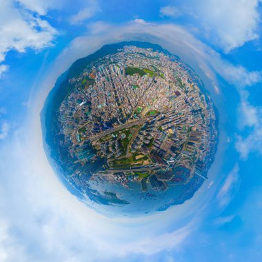 Küçük gezegen 360 derece küre kuşlar göz görünümü. Panoramik görünüm o