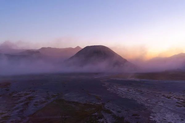 Veduta aerea del Monte Bromo all'alba. Un vulcano attivo, uno dei — Foto Stock