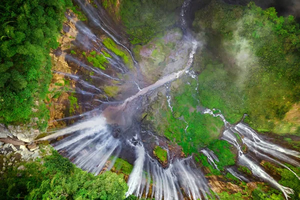 Vista aérea superior da cachoeira Sewu. Paisagem natural de Jinguashi — Fotografia de Stock