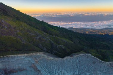 Turkuaz s ile Kawah Ijen yanardağ kayakayanın havadan görünümü