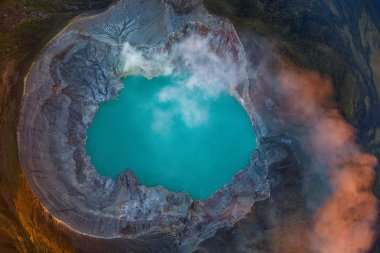 Turkuaz s ile Kawah Ijen yanardağ kayakayanın havadan görünümü