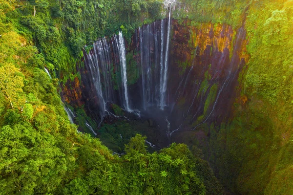 Luftaufnahme des Sewu-Wasserfalls. Naturlandschaft von Jinguashi — Stockfoto