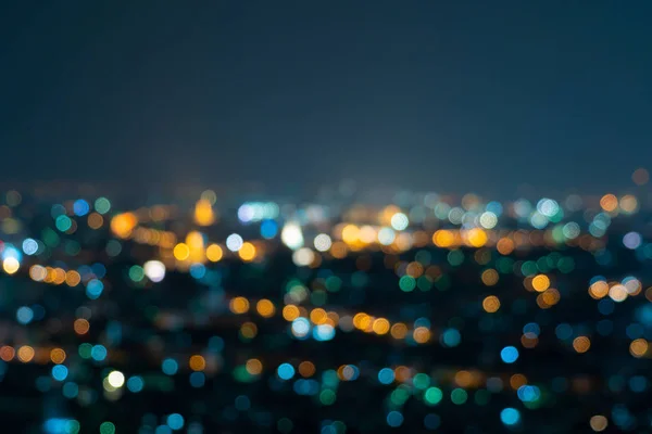 Bokeh background of skyscraper buildings in downtown city with l — Stock Photo, Image