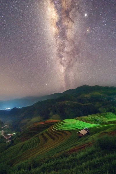 星と乳白色の方法、緑の農業と水田棚田 — ストック写真