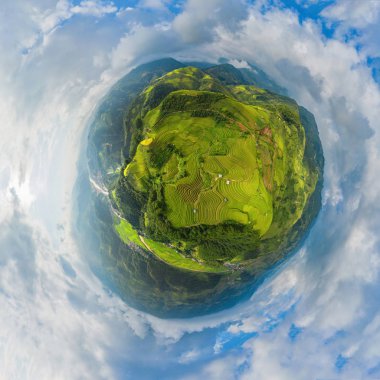Küçük gezegen 360 derece küre. Çeltik pirinç teraslarının manzarası