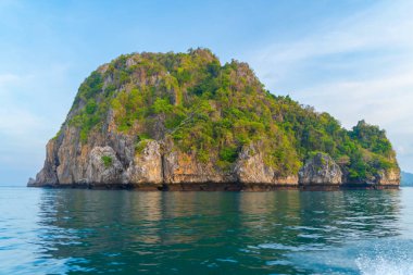Phi Phi, Maya sahilinde mavi turkuaz deniz suyu, Phuket adası 