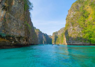 Phi Phi, Maya sahilinde mavi turkuaz deniz suyu, Phuket adası 