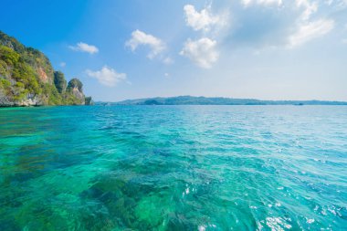 Phi Phi, Maya sahilinde mavi turkuaz deniz suyu, Phuket adası 