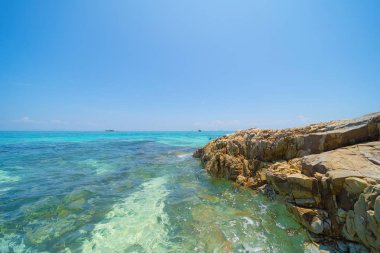 Phi Phi, Maya sahilinde mavi turkuaz deniz suyu, Phuket adası 