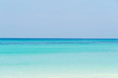 Phi Phi, Maya sahilinde mavi turkuaz deniz suyu, Phuket adası 