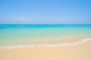 Phi Phi, Maya sahilinde mavi turkuaz deniz suyu, Phuket adası 