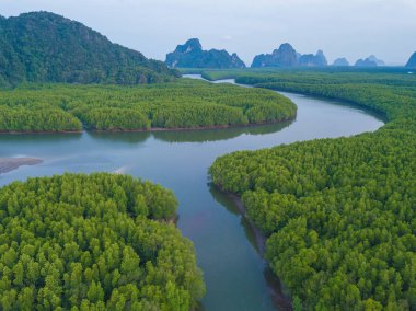 Samet Nangshe 'nin, Dağ Vadisi tepelerinin ve tro' nun havadan görünüşü.