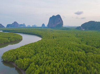 Samet Nangshe 'nin, Dağ Vadisi tepelerinin ve tro' nun havadan görünüşü.