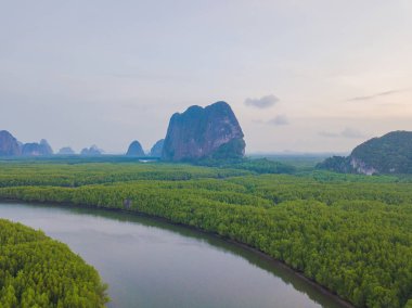 Samet Nangshe 'nin, Dağ Vadisi tepelerinin ve tro' nun havadan görünüşü.