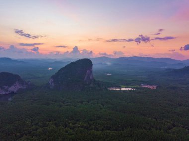 Samet Nangshe 'nin, Dağ Vadisi tepelerinin ve tro' nun havadan görünüşü.