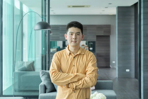 Porträtt Glada Leende Unga Företag Asiatisk Kinesisk Man Person Som — Stockfoto