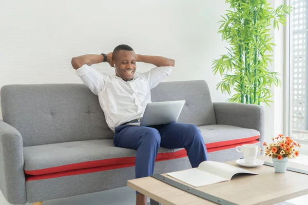 Smiling Business Black American Man Pessoa Africana Trabalhando Casa Usando — Fotografia de Stock