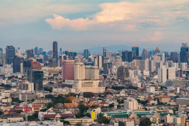 Phaya Thai bölgesinin havadan görüntüsü, Bangkok şehir merkezi Skyline. Tayland. Finansal bölge ve Asya 'nın akıllı kentsel kentindeki iş merkezleri. Gün batımında gökdelen ve yüksek binalar.