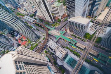 Sathorn kavşağının hava görüntüsü ya da araba trafiği, Bangkok şehir merkezi. Tayland. Akıllı şehir ve teknoloji konseptinin finans bölgesi. Gökdelen ofis binaları.