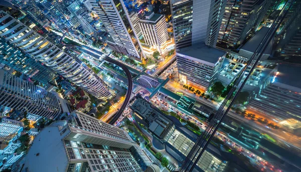 다운타운 사가시 교차로 교차점을 공중에서 수있다 도시와 기술의 지구입니다 밤에는 — 스톡 사진