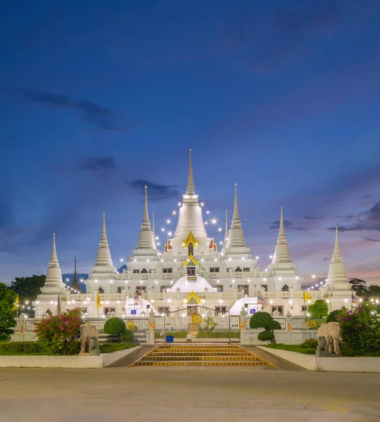 Біла Пагода Або Ступа Asok Maharat Buddhist Temple Вночі Провінція — стокове фото