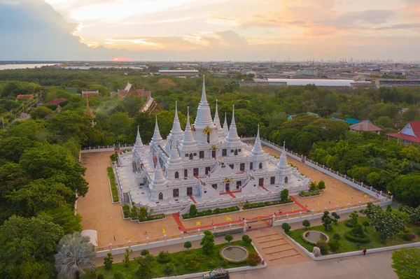 Flygfoto Över Vit Pagoda Eller Stupa Asok Maharat Buddhisttempel Vid — Stockfoto