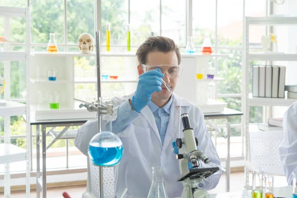 Western Scientist Man Working Test Tube Analysis Develop Vaccine Covid — Stock Photo, Image