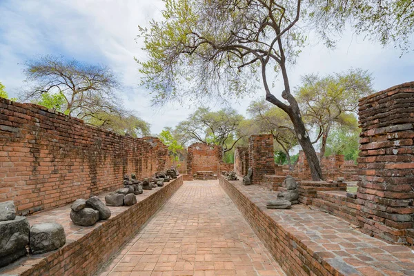 Παλιά Ερείπια Ενός Ναού Στην Επαρχία Phra Nakhon Ayutthaya Κοντά — Φωτογραφία Αρχείου