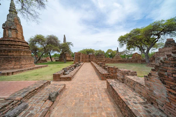 Παλιά Ερείπια Ενός Ναού Στην Επαρχία Phra Nakhon Ayutthaya Κοντά — Φωτογραφία Αρχείου