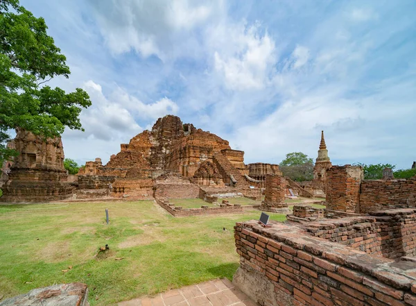 Παλιά Ερείπια Ενός Ναού Στην Επαρχία Phra Nakhon Ayutthaya Κοντά — Φωτογραφία Αρχείου