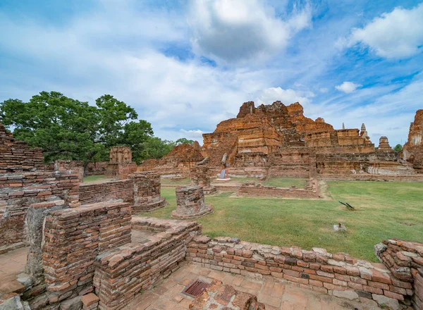 Παλιά Ερείπια Ενός Ναού Στην Επαρχία Phra Nakhon Ayutthaya Κοντά — Φωτογραφία Αρχείου