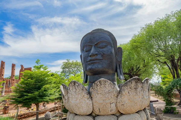 Het Zwarte Boeddha Hoofd Rahu Een Tempel Phra Nakhon Ayutthaya — Stockfoto