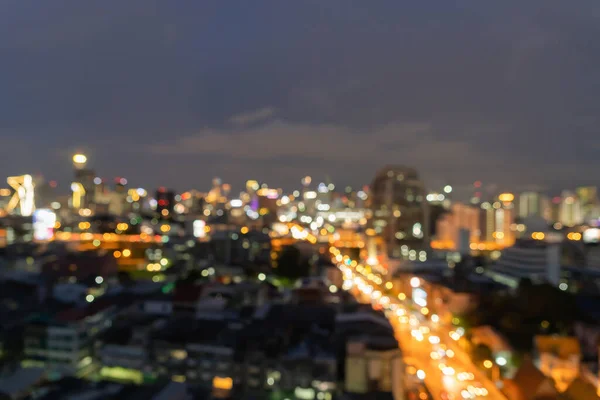 曼谷摩天大楼的抽象背景 泰国曼谷 灯火通明 深夜闪烁不定的照片 城市景观 — 图库照片