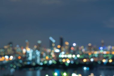 Bangkok, Tayland 'daki gökdelen binalarının soyut arkaplanı Bokeh, gece vakti bulanık fotoğraf. Şehir manzarası.