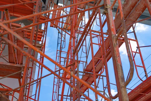 Andaimes Mastro Treliça Cabos Postes Ocupado Industrial Canteiro Obras Com — Fotografia de Stock
