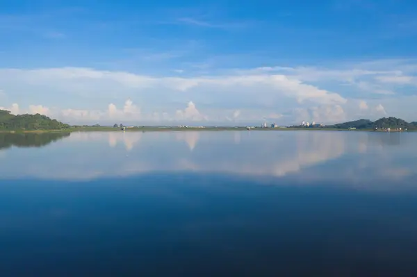 Luftaufnahme Des Staudamms Des Bang Pra Reservoir Nationalpark Mit Reflexion — Stockfoto