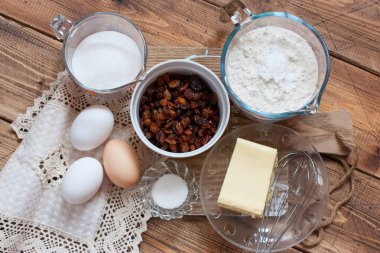 Adım adım üzümlü kek - gerekli malzemeler, en iyi görünümünü pişirme
