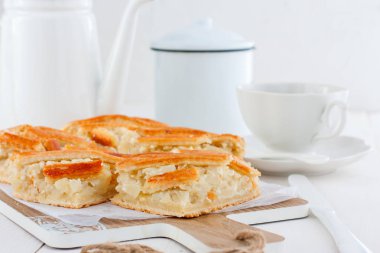 Geleneksel mutfak için Moldova pasta patates ve beyaz peynir, yatay, kopyalama alanı