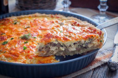 Tavuk ve mantar, yatay ile açık pasta