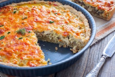 Tavuk ve mantar, yatay ile açık pasta