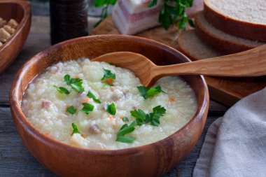 Kulesh, geleneksel Ukrayna çorba darı ve pastırma çorba, yatay