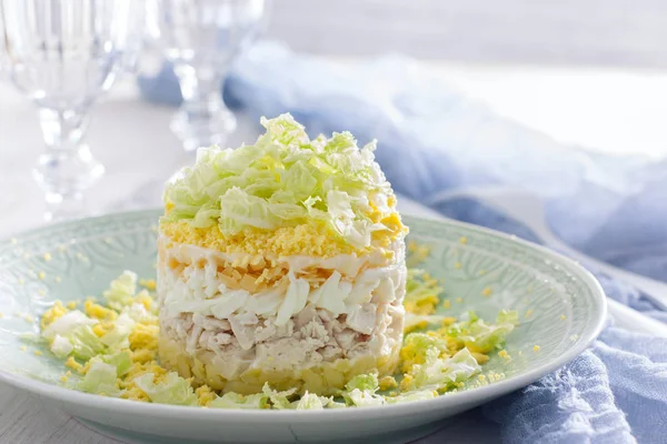 Katmanlı Salata tavuk ve Pekin lahana 